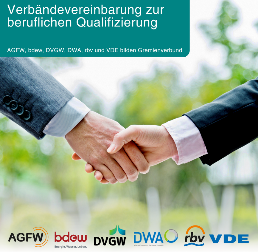 Zwei Hände beim Handschlag - Zeichen für Kooperation