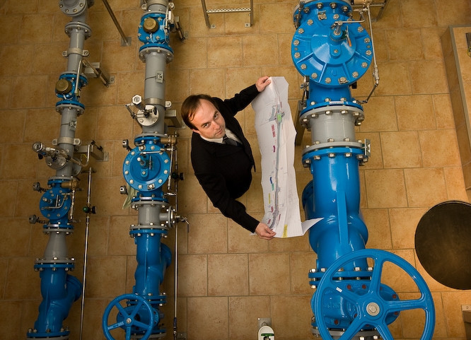 Ingenieur im Wasserwerk